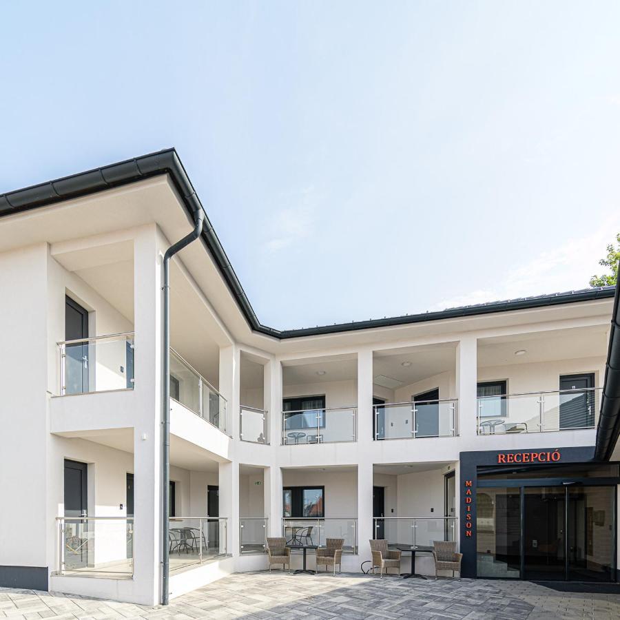 Jam Panzio Hotel Kapuvar Luaran gambar