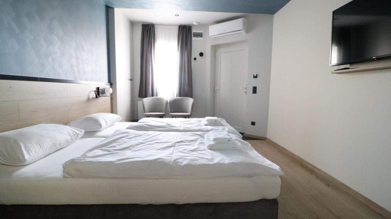 Jam Panzio Hotel Kapuvar Luaran gambar