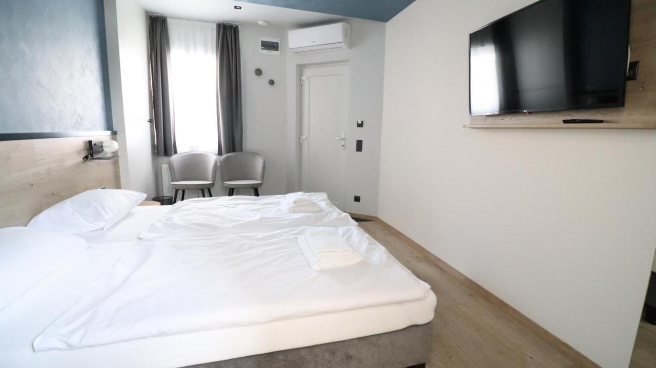 Jam Panzio Hotel Kapuvar Luaran gambar