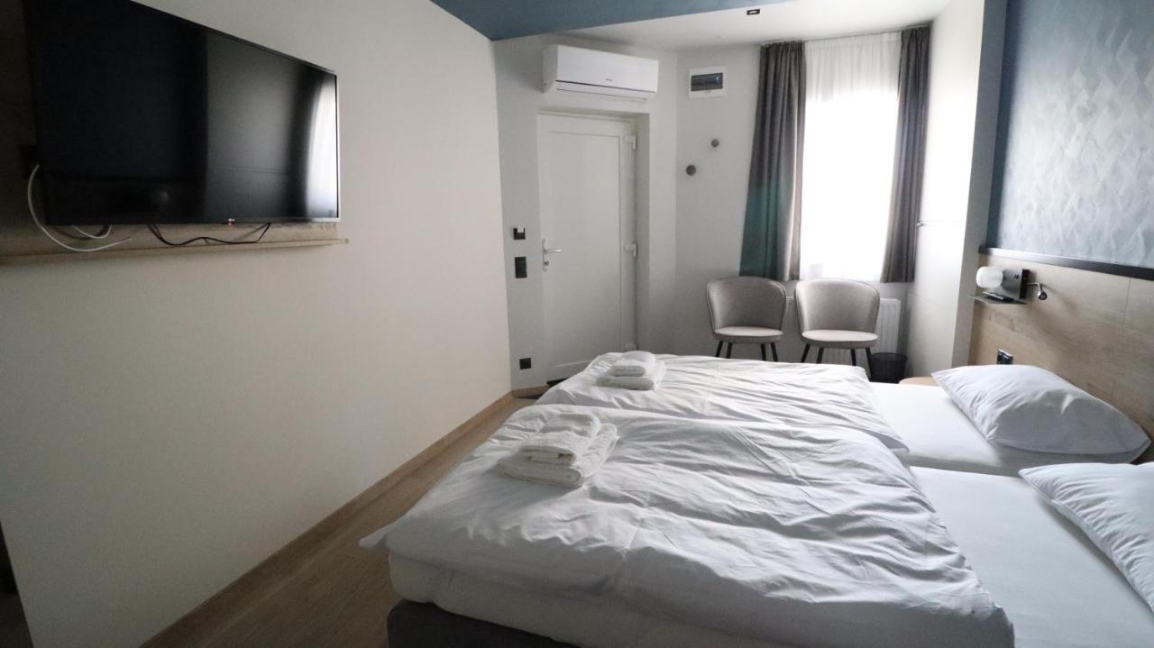 Jam Panzio Hotel Kapuvar Luaran gambar